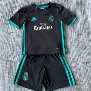 Real Madrid soccer kit - 5T